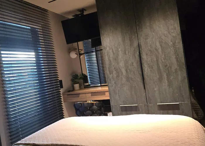 Apartament Dark Prestige New ! - Dostep 24H, Projektor , Garaz Podziemny , Klimatyzacja , Duzy Taras