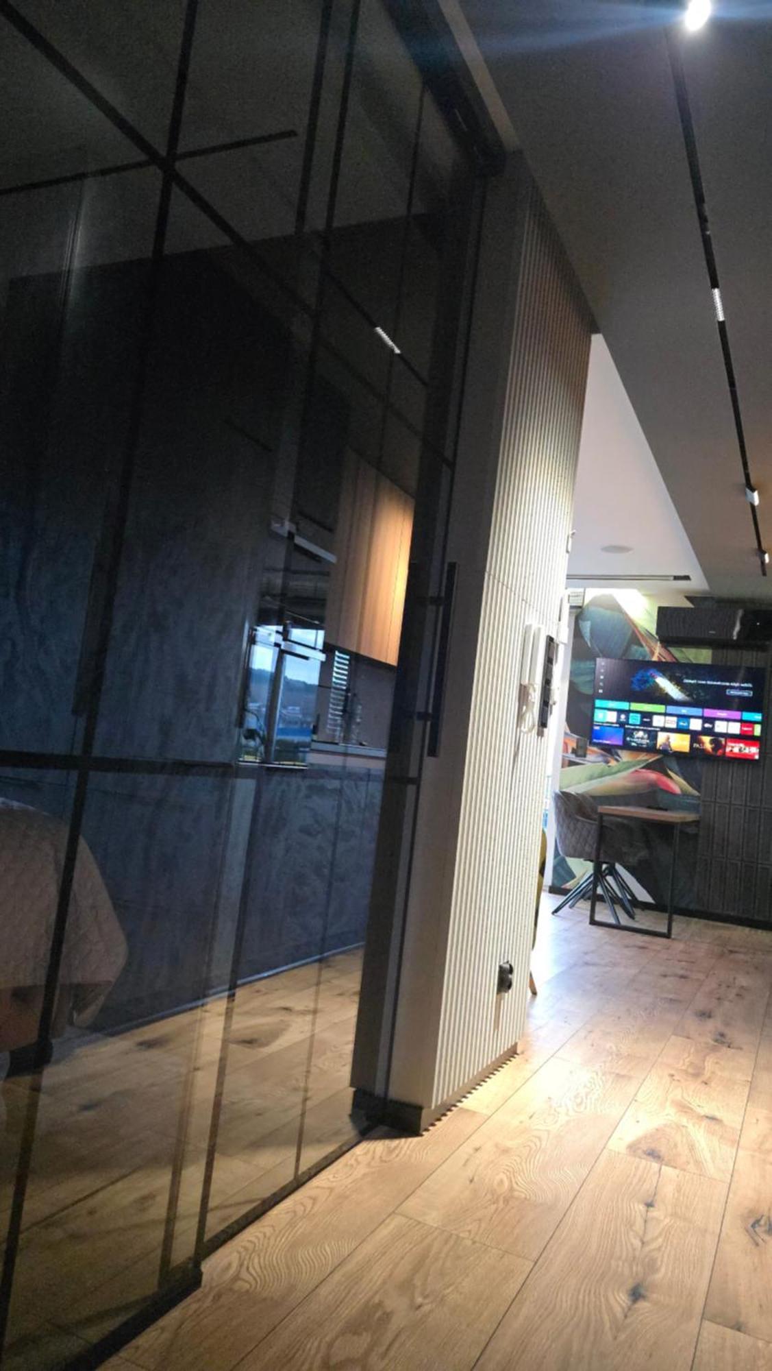 Dark Prestige New ! - Dostep 24h, Projektor , Garaz Podziemny , Klimatyzacja , Duzy Taras Apartment Kielce
