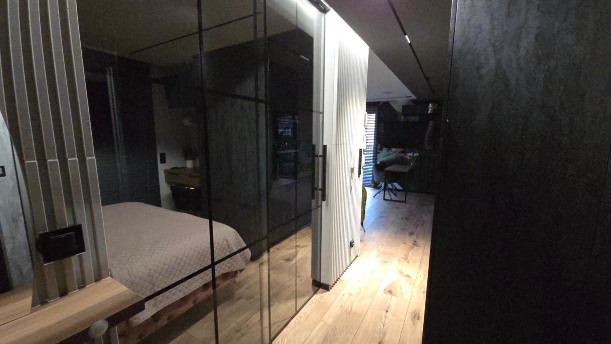 Dark Prestige New ! - Dostep 24h, Projektor , Garaz Podziemny , Klimatyzacja , Duzy Taras Apartment Kielce