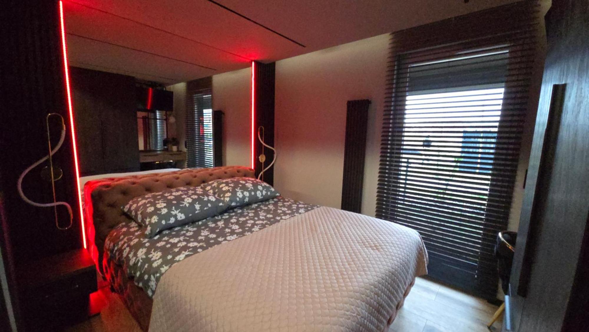 Dark Prestige New ! - Dostep 24h, Projektor , Garaz Podziemny , Klimatyzacja , Duzy Taras Apartment Kielce