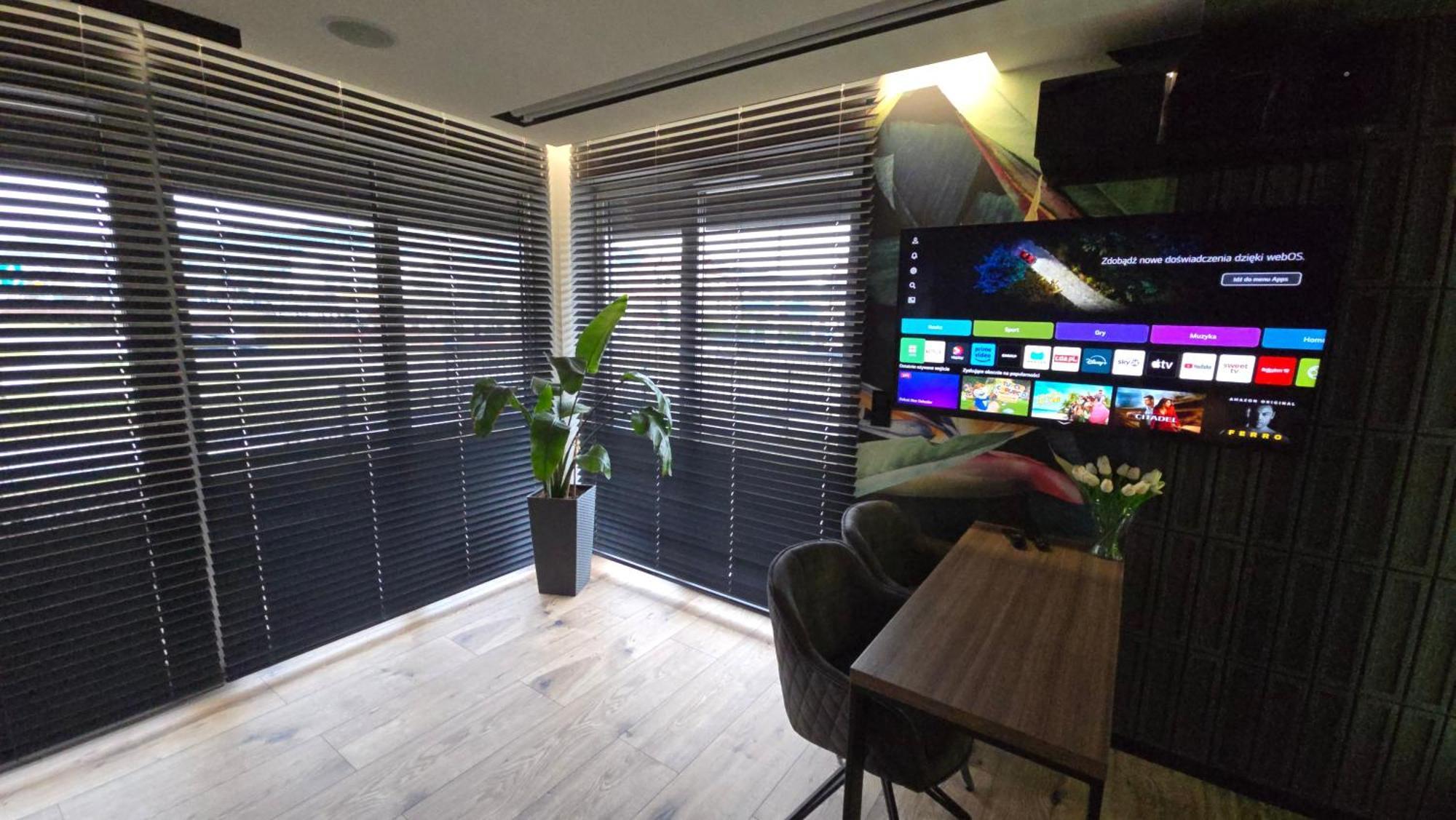 Dark Prestige New ! - Dostep 24h, Projektor , Garaz Podziemny , Klimatyzacja , Duzy Taras Apartment