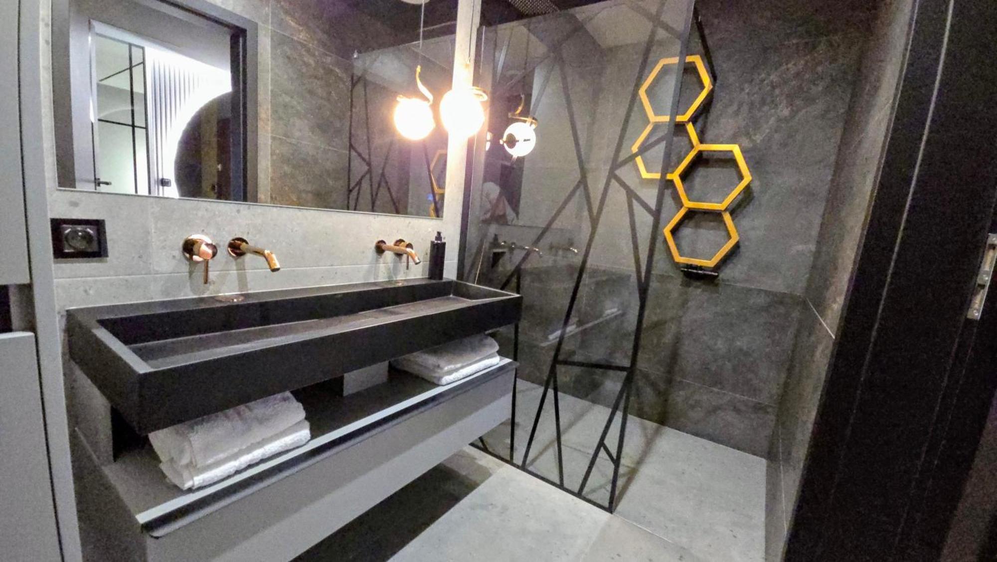 Dark Prestige New ! - Dostep 24h, Projektor , Garaz Podziemny , Klimatyzacja , Duzy Taras Apartment Kielce