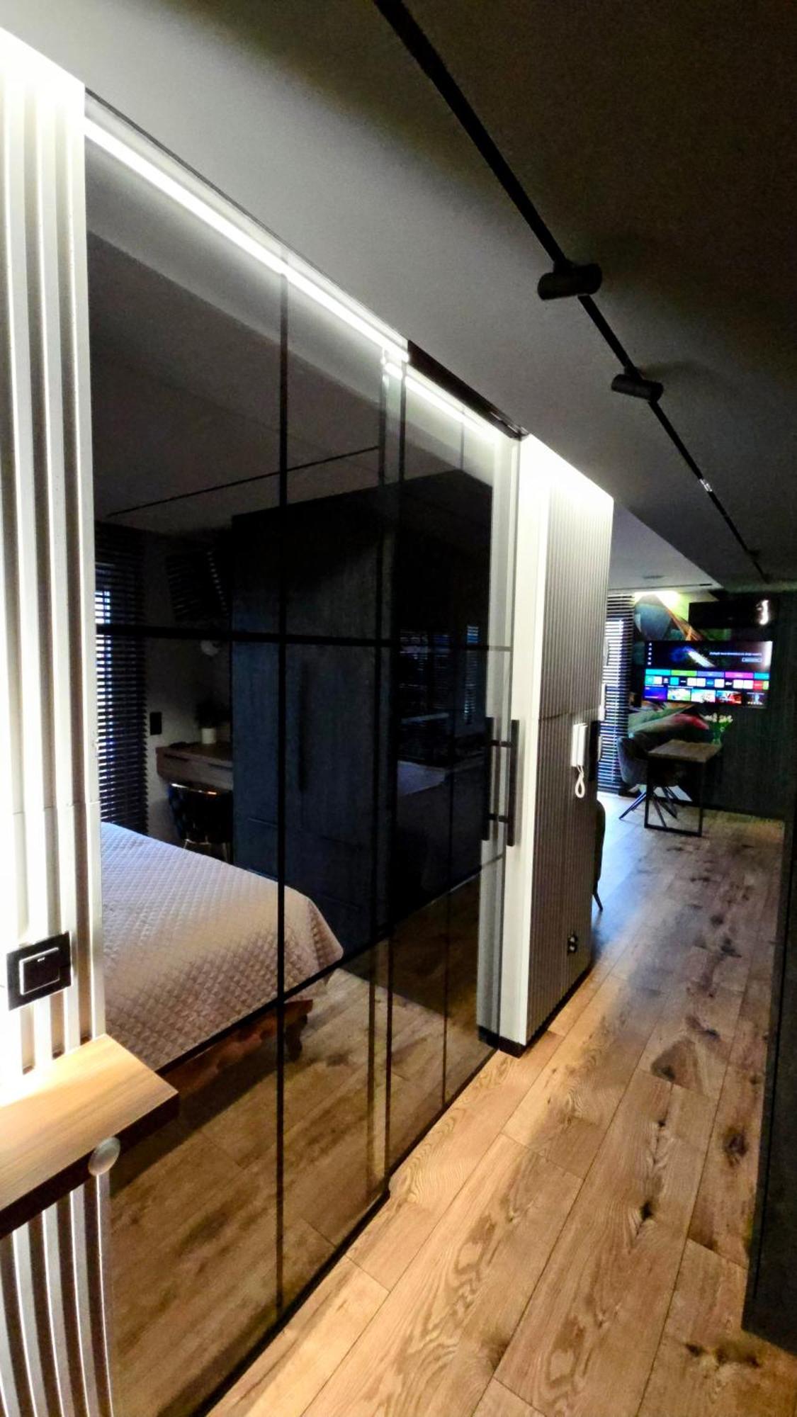 Apartment Dark Prestige New ! - Dostep 24h, Projektor , Garaz Podziemny , Klimatyzacja , Duzy Taras