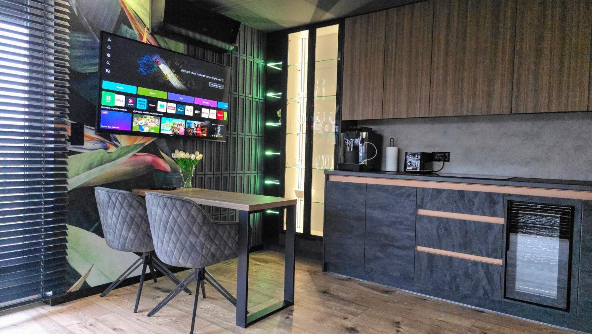 Dark Prestige New ! - Dostep 24h, Projektor , Garaz Podziemny , Klimatyzacja , Duzy Taras Apartment Kielce